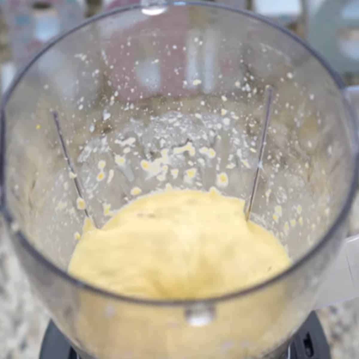 batendo milho com leite no liquidificador