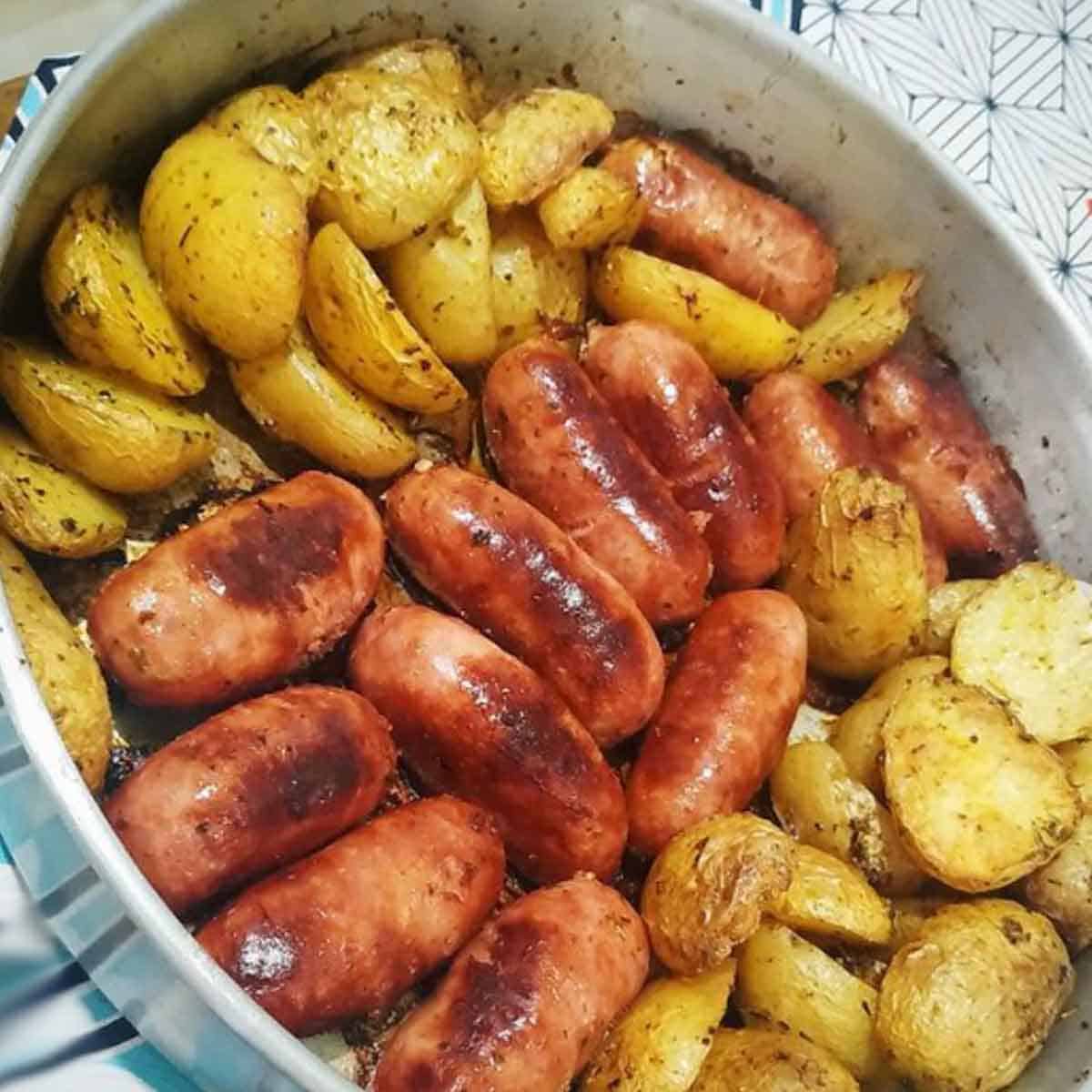 Linguiça Assada com Batatas