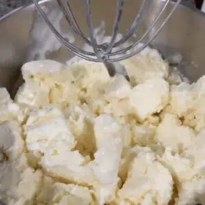 batendo o sorvete de tapioca