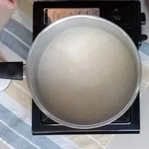 arroz cozinhando
