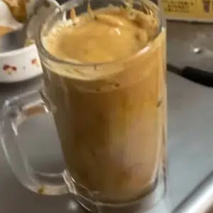 cafe pronto na caneca