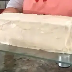 torta com a camada de maionese