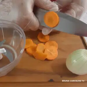 cortando a cenoura