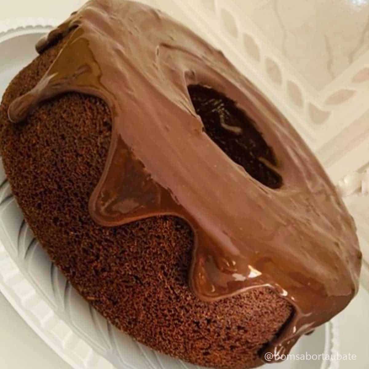 bolo de chocolate com cobertura de chocolate