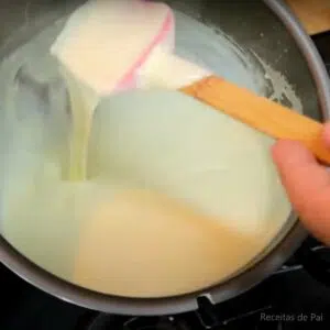 misturando o leite
