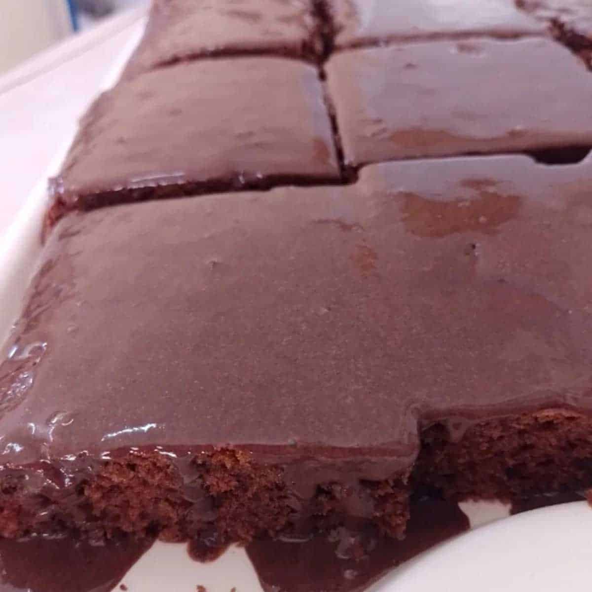 receita de bolo de chocolate com calda de chocolate