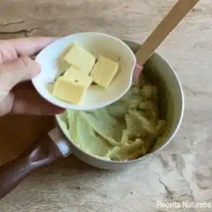 Colocando a manteiga