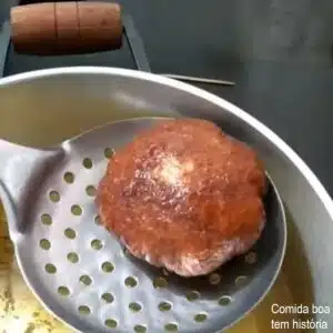 Fritando os bolinhos