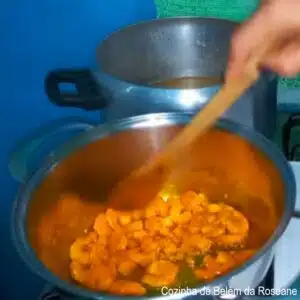 Fritando os camarões
