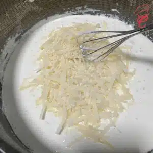queijo no molho branco com creme de leite