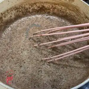 misturando o chocolate quente sem amido