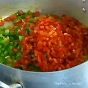 pimentões e tomates para casquinha de siri