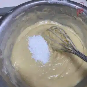 preparando a massa de waffle