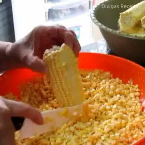 debulhando o milho para polenta de milho verde