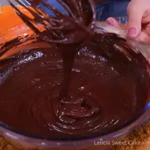 massa do bolo para bolo chocolatudo (1)