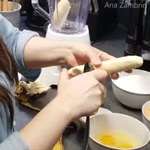 cortando o machucadinho da banana