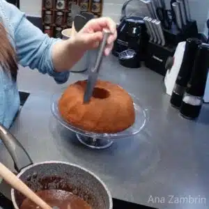 furando o bolo