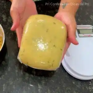 massa de coxinha com batata esfriando (1)