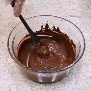 derretendo chocolate meio amargo