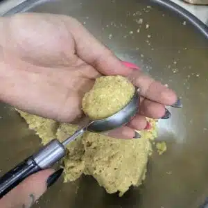 modelando os bolinhos de batata