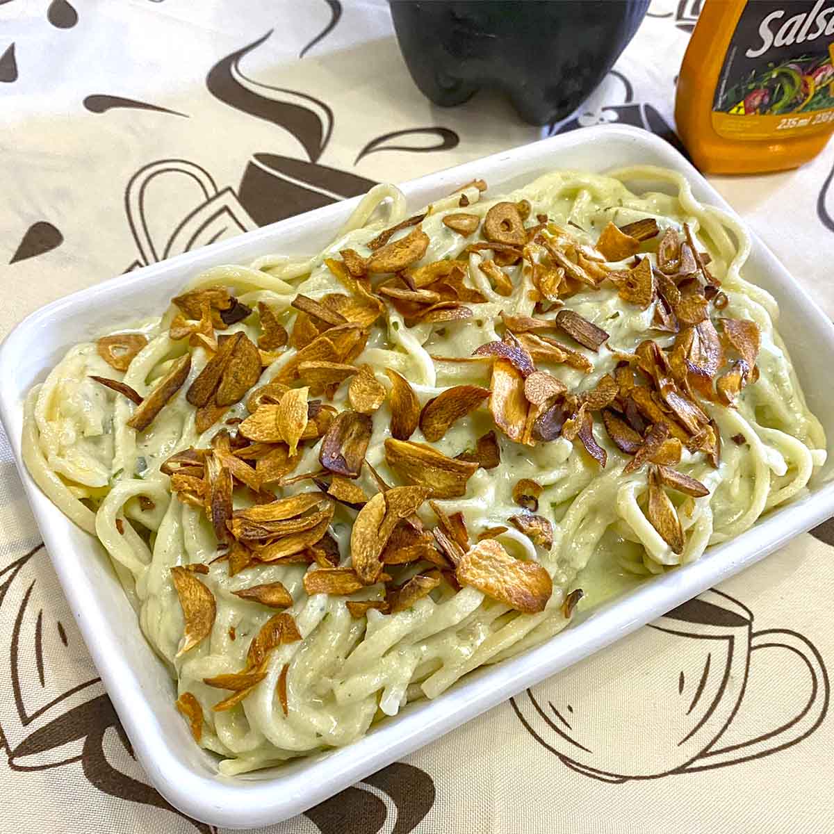 macarrão com molho gorgonzola e alho